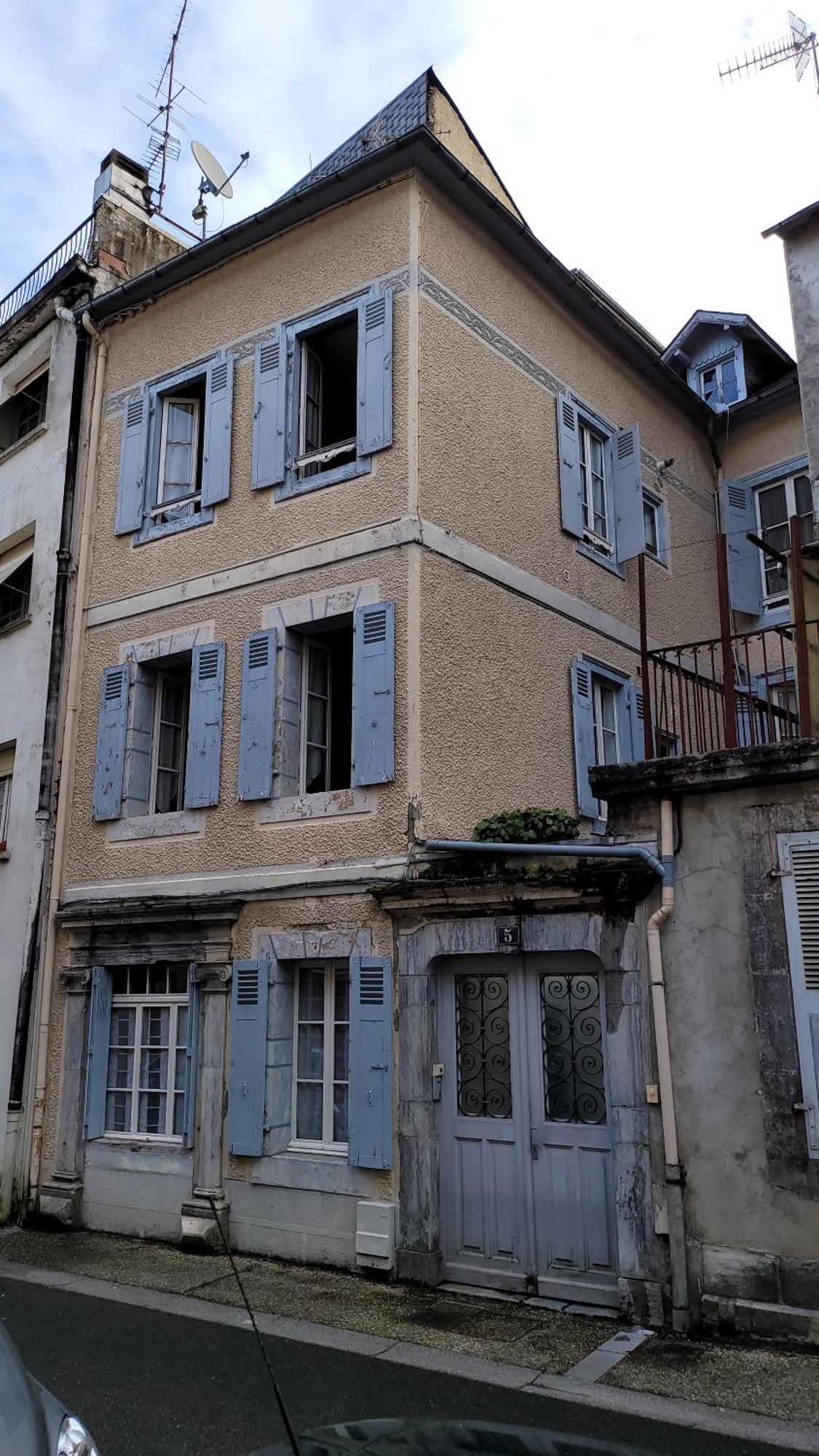 Logements A 2 Petits Pas Bagneres-de-Bigorre Exterior photo