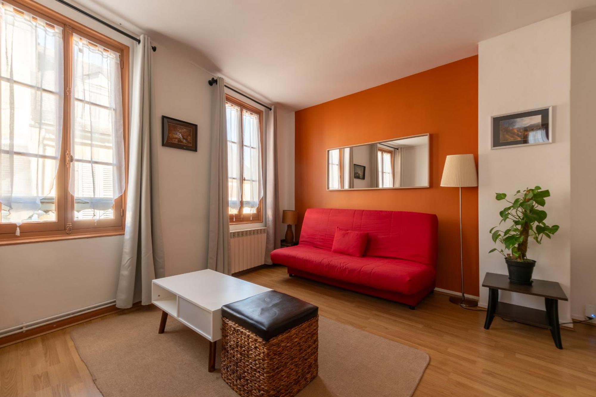 Logements A 2 Petits Pas Bagneres-de-Bigorre Exterior photo