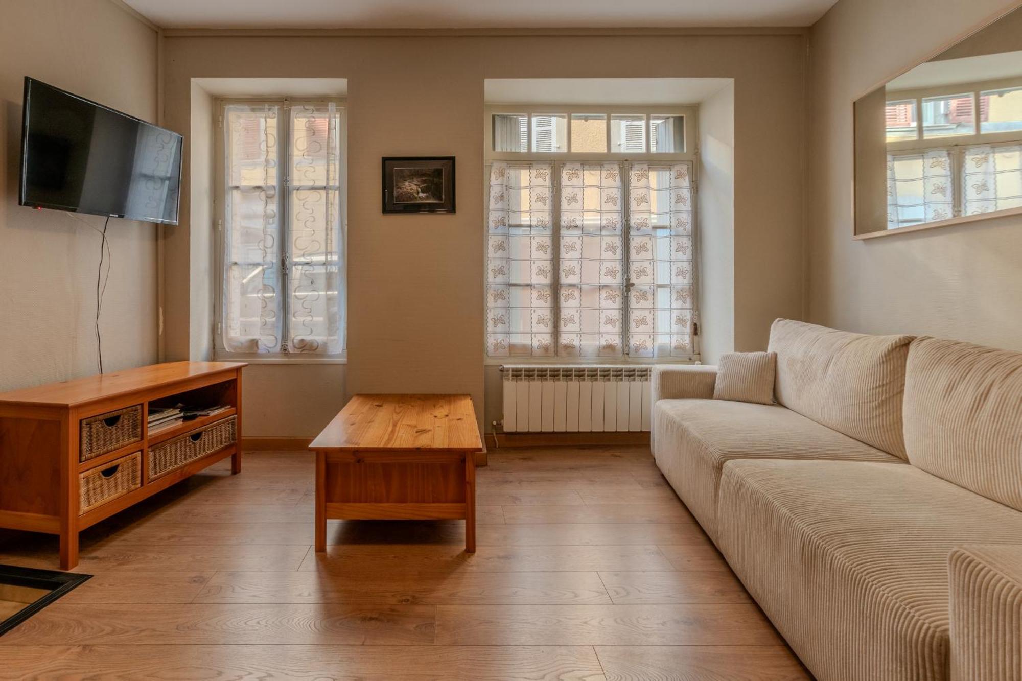 Logements A 2 Petits Pas Bagneres-de-Bigorre Room photo