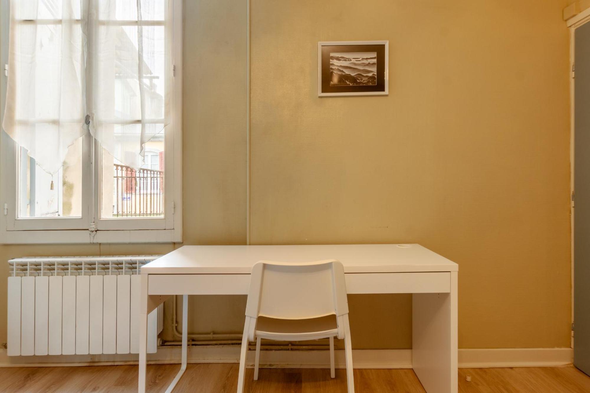 Logements A 2 Petits Pas Bagneres-de-Bigorre Room photo
