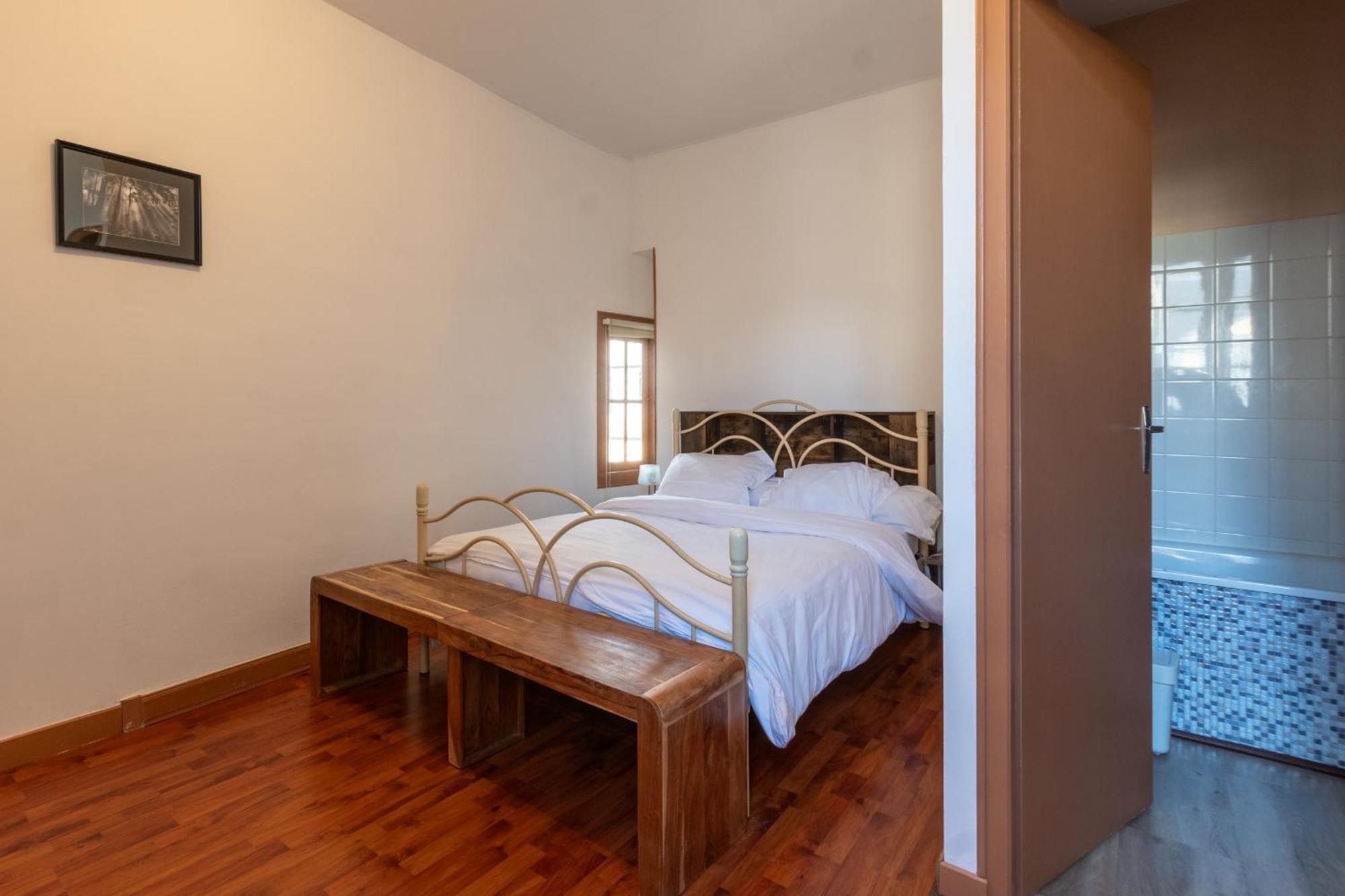 Logements A 2 Petits Pas Bagneres-de-Bigorre Room photo